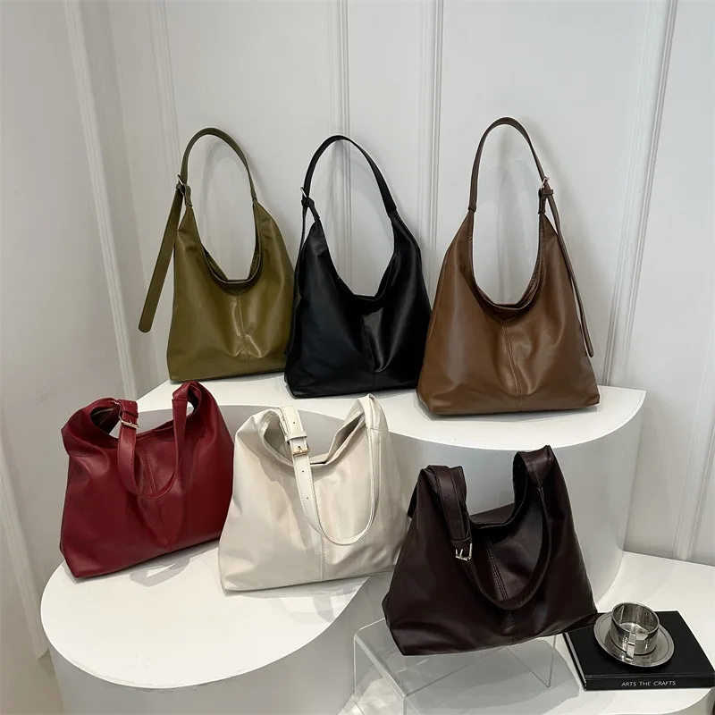 Large capacity commuting new winter popular 2025 solid color simple versatile fashion high sense texture casual single shoulder